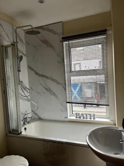 House In Drymen Village With Free Local Health Club Access Glasgow Exteriör bild